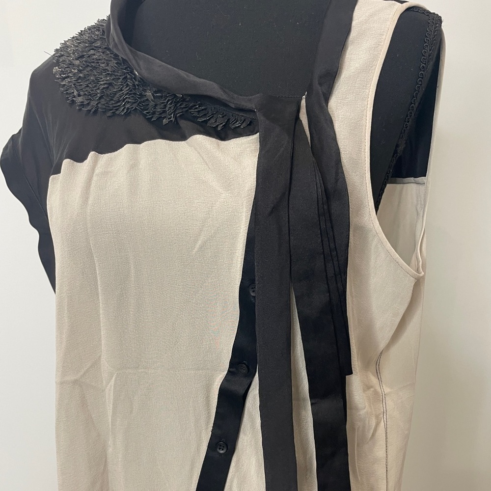 Rohit Gandhi Rahul Khanna Black And Beige Sleeveless Blouse View 5